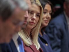 Trump demite Pam Bondi após tumultuados 14 meses como procuradora-geral