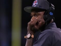 O técnico do Columbus Aviators, Ted Ginn Jr., é preso por dirigir embriagado em Dallas, um dia antes de um jogo