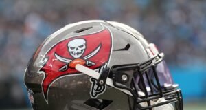 Buccaneers contratam WR David Sills, DL Rakeem Nuñez-Roches
