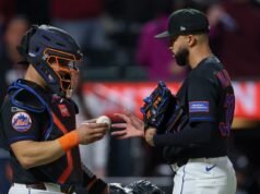 Devin Williams vence após confusão no bullpen do Mets