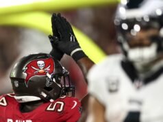 Lavonte David: Quando jogamos contra os Eagles, tentamos fazer com que Jalen Hurts nos vencesse
