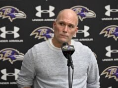 GM dos Ravens, Eric DeCosta: Poderíamos trocar por um centro