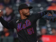 O jogo entre Rockies e Mets foi adiado devido à chuva, resultando em dupla partida no domingo