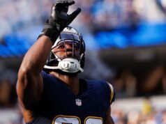 Os comandantes ficaram surpresos ao assinar Odafe Oweh e K’Lavon Chaisson