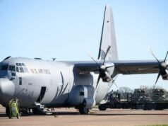 Homem supostamente atacou avião militar dos EUA com um machado no aeroporto de Shannon