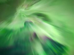 O especialista em Aurora captura raras luzes do norte pulsantes com detalhes extraordinários