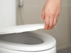 A coisa mais suja nos banheiros públicos não é o assento do vaso sanitário