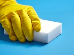 Descobriu-se que esponjas de limpeza comuns liberam trilhões de fibras microplásticas