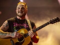 Zach Bryan chama os fãs de ‘Karen’ depois que um raio interrompe o show em Nebraska