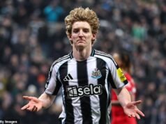 Barcelona DELAY revela a contratação de Anthony Gordon por £ 70 milhões depois que o ala completa os exames médicos antes da mega transferência do Newcastle