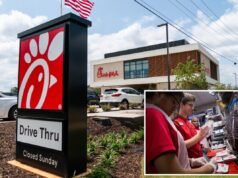 A franquia Chick-fil-A conseguiu um gerente de balcão que supostamente observou o incêndio no sábado