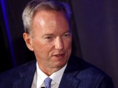 Alunos da Universidade do Arizona vaiam o líder de torcida da IA, Eric Schmidt