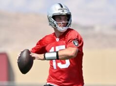 Raiders QB Mendoza está trabalhando na transição para jogar no centro