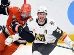 Vegas McNabb fecha 1 jogo por acertar Poehling
