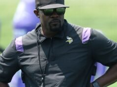 Arquivos: Os advogados de Flores processaram 25 times da NFL