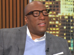 Byron Allen fala sobre seu amor pela televisão noturna enquanto seu programa “Comics Unleashed” muda para um novo horário na CBS