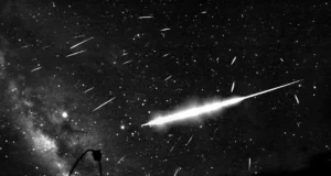 Cientistas descobrem um misterioso asteróide se desintegrando perto do sol