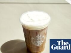 A Starbucks não recicla copos plásticos que afirma serem ‘amplamente recicláveis’, diz relatório | Starbucks