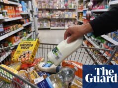 Supermercados do Reino Unido são instados a considerar limites máximos voluntários de preços para alimentos básicos | supermercados