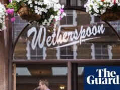 JD Wetherspoon emite terceiro alerta de lucro este ano à medida que os custos aumentam | JD Wetherspoon