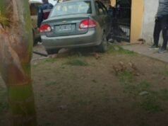Em um incidente inesperado, um carro bateu em uma casa em Salta