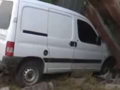 Acidente em Salta: veículo utilitário atinge serraria