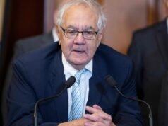 Barney Frank, pioneiro dos direitos LGBT+ no Congresso dos EUA, faleceu
