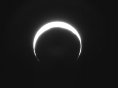 Não, este não é um eclipse solar. Esta é uma imagem de Marte obtida pela sonda de asteróide Psyche da NASA