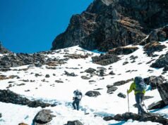 Alpinistas nepaleses abriram a temporada de escalada do Everest chegando ao cume