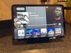 O Echo Show 11 caiu para o preço mais baixo de todos os tempos na Amazon.