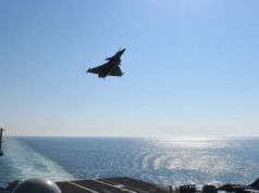 Dois jatos da Marinha dos EUA colidiram no ar durante o show aéreo de Idaho; todos os quatro membros da tripulação sobreviveram