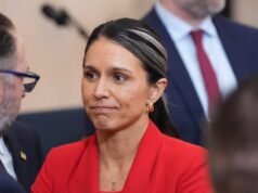Tulsi Gabbard renuncia ao cargo de inteligência de Trump