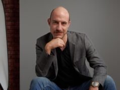 Bem-vindo ao apresentador de Night Vale, Cecil Baldwin, que compartilha sua implicância com seus animais de estimação tecnológicos