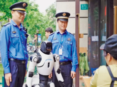 China implanta robô humanóide para aplicação de gerenciamento urbano em Xangai