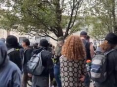 A polícia de Portland faz ‘prisões direcionadas’ enquanto se reúne em frente às instalações do ICE