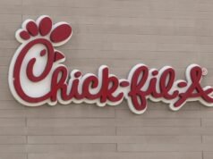 Ex-funcionário da Chick-fil-A acusado de roubar US$ 80.000 em esquemas falsos de reembolso de macarrão com queijo