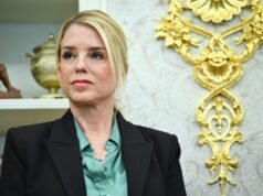 Ex-AG Pam Bondi diz que tem câncer