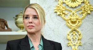 Ex-AG Pam Bondi diz que tem câncer