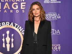 A bolsa de couro de crocodilo de Katie Holmes é perfeita para ir ao trabalho