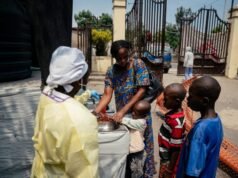 Americanos expostos ao surto de Ebola no Congo, diz o CDC. Veja como isso se espalha