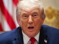Donald Trump se oferece para se apresentar no show Freedom 250