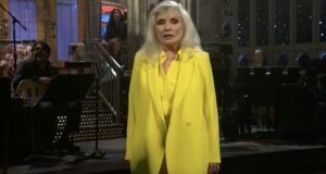 Harry, de Peter Blondie, apresenta a performance de Olivia Rodrigo no ‘SNL’