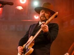 Kiefer Sutherland cancela turnê musical nos EUA após ‘vendas de ingressos muito baixas’