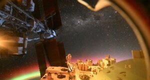 Os astronautas capturaram a magia da aurora nas fotos da Estação Espacial Internacional daquele dia, 28 de maio de 2026