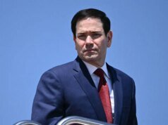 Rubio usa agasalho Nike no Air Force One e gera memes virais de Maduro