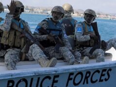 Analista alerta piratas somalis colaborando com Houthis no Mar Vermelho