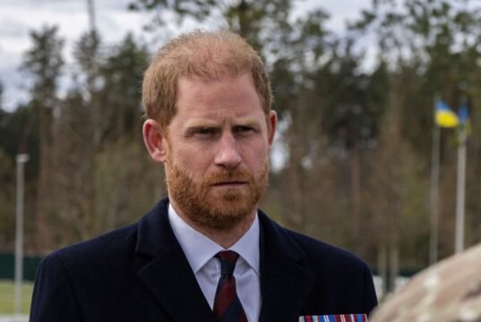 Príncipe Harry condena o anti-semitismo no Reino Unido e critica Israel em artigo de opinião