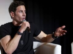 Tarek El Moussa diz que os proprietários precisam consertar as “coisas certas” antes de vender
