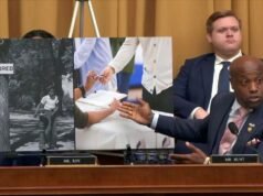 O deputado republicano Wesley Hunt critica o SPLC e os democratas por causa das reivindicações de ‘Jim Crow 2.0’