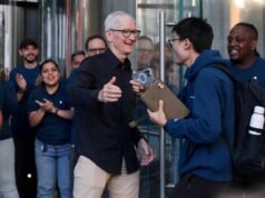Apple pop compartilha 4% enquanto os compradores correm para comprar iPhones e MacBooks